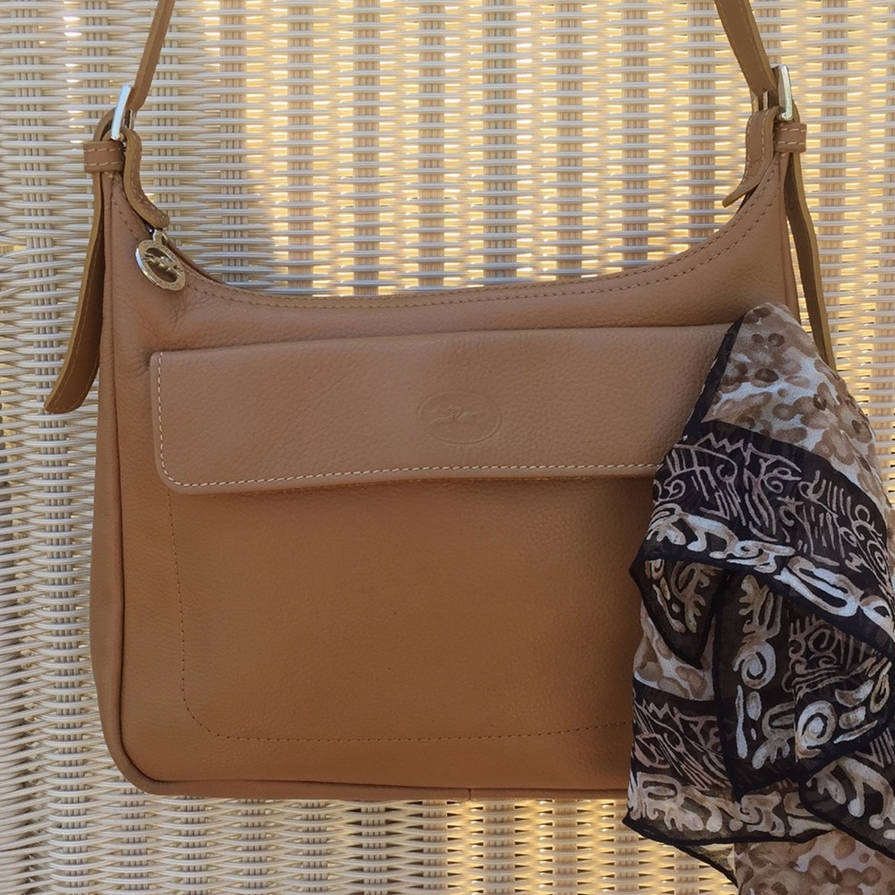 Rare Camel Textured Leather Shoulder Purse 👜